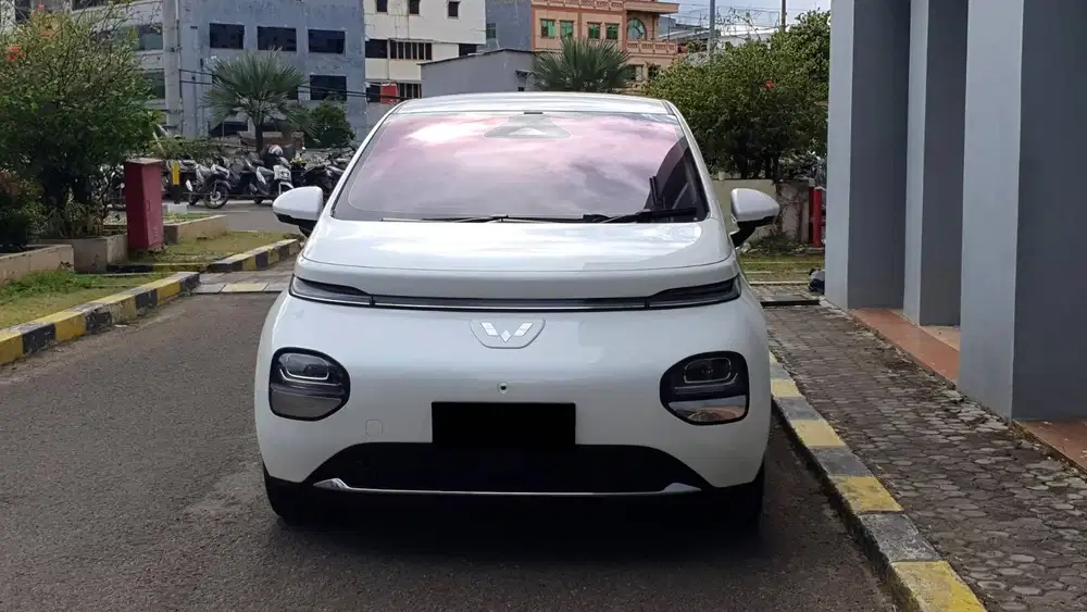 Wuling Cloud EV Pro AT Putih NIK 2024 Like New Record Garansi