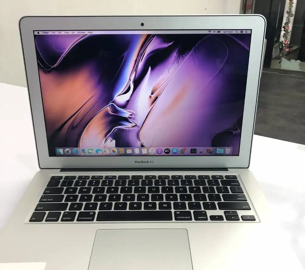 MacBook Air 2017 • Intel Core i5 • 8GB / 128GB • Silver