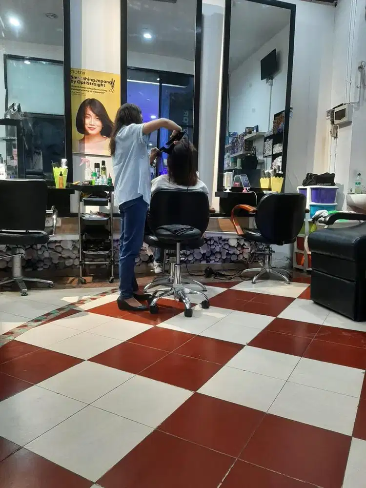 DICARI KARYAWAN SALON