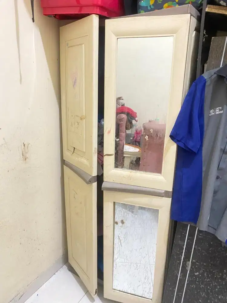 dijual lemari 2 pintu