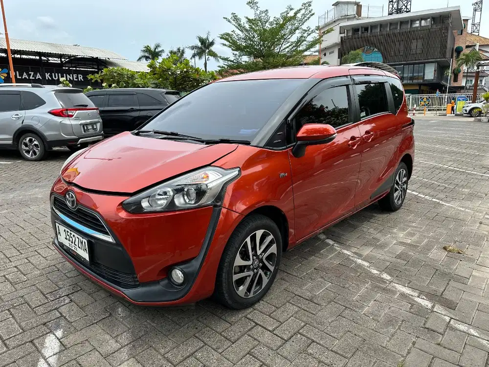 Toyota sienta V AT th 2017 mulus terawat luar dalam km 55rb bs kredit