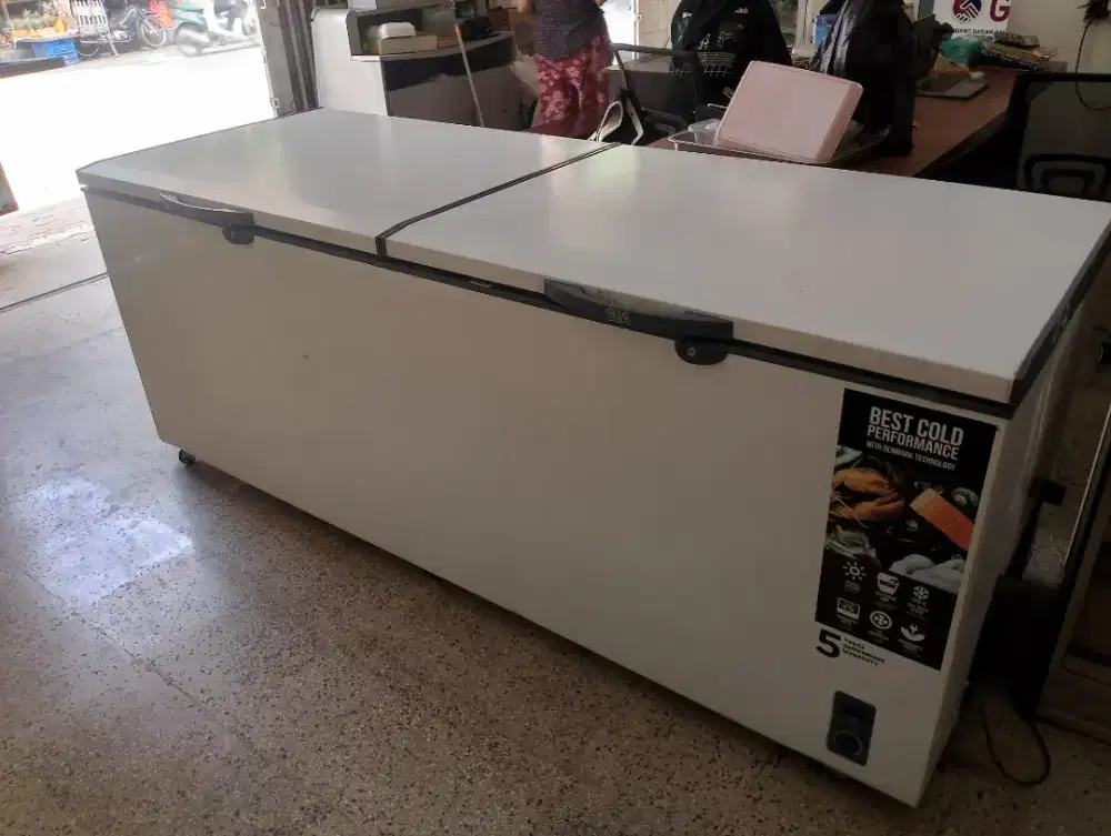 Freezer Box 1200 Liter Super Dingin Dan Beku