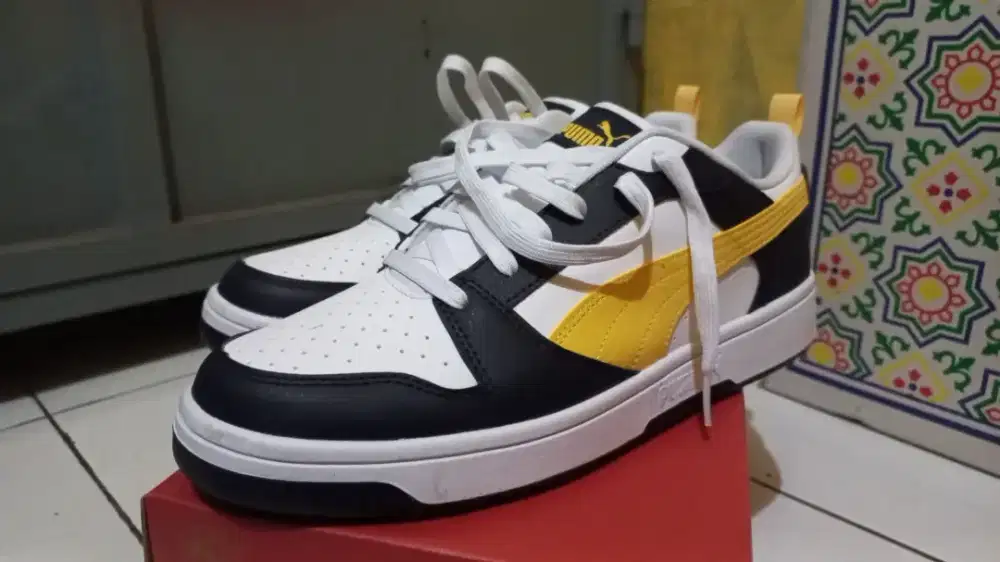 Sepatu Sneakers Puma Rebound V6 (navy + yellow)