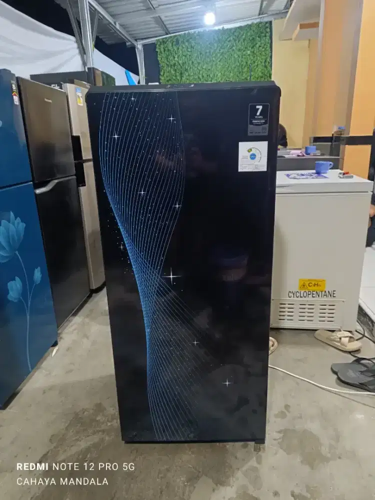 Aqua kulkas dobel frezeer 180 liter like new