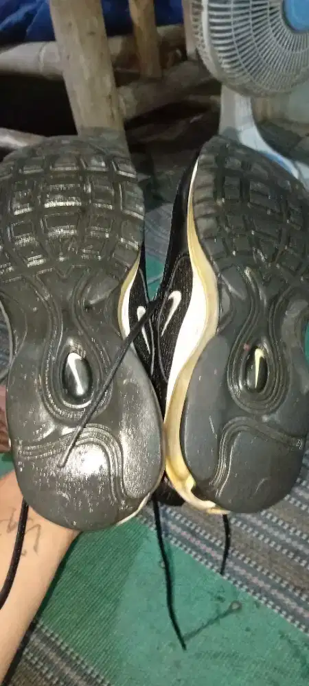 Jual sepatu karena gak pernah di pakai