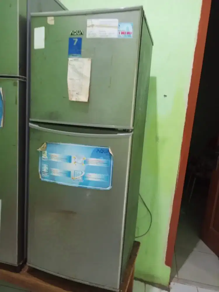 (Bekas) Kulkas Aqua 2 pintu ukuran kecil