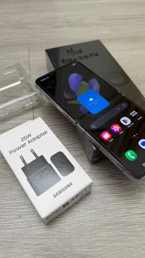 Samsung Z flip 4 good condition