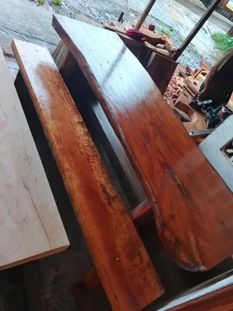 Meja makan antik teras