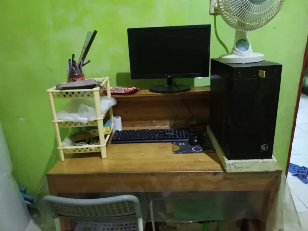 (Bekas) Dijual satu set komputer