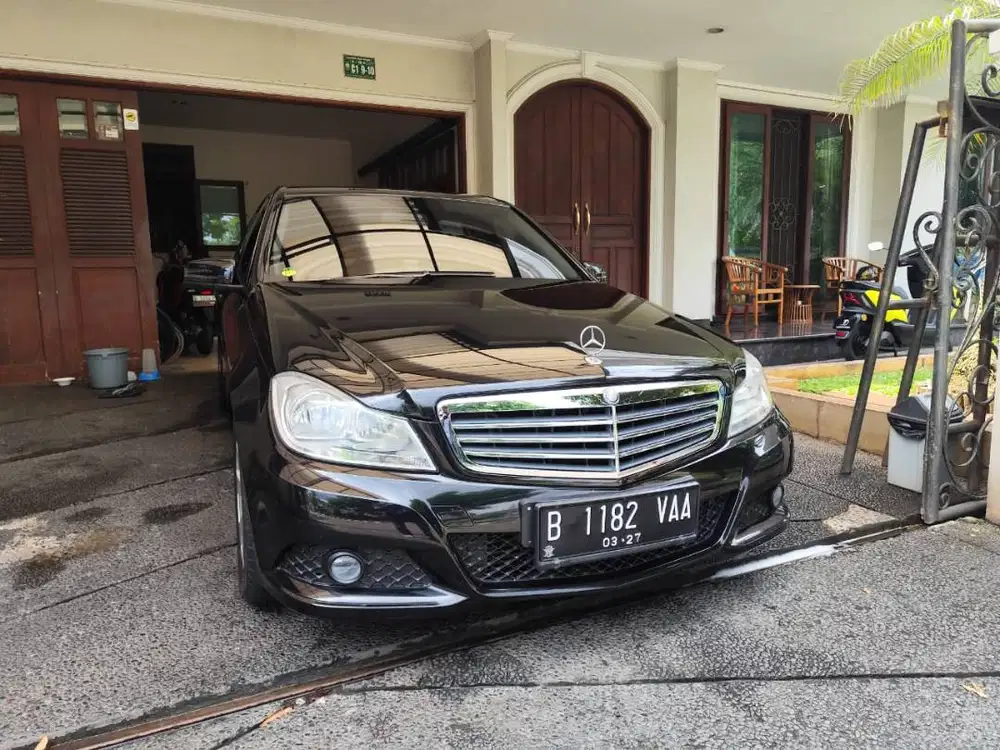 Mercedes-Benz C200 CGI AT 2012 W204 | Tangan Pertama