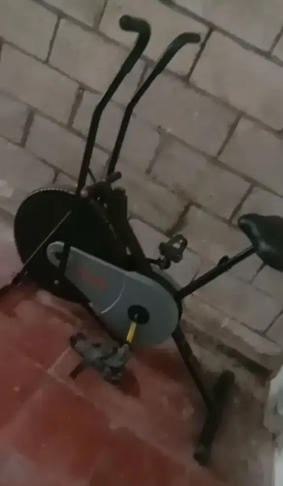 Sepeda fitnes gym statis