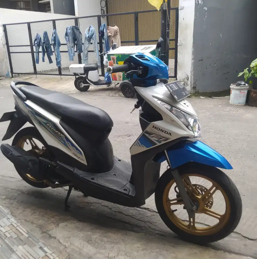 Beat 2014  warna biru putih