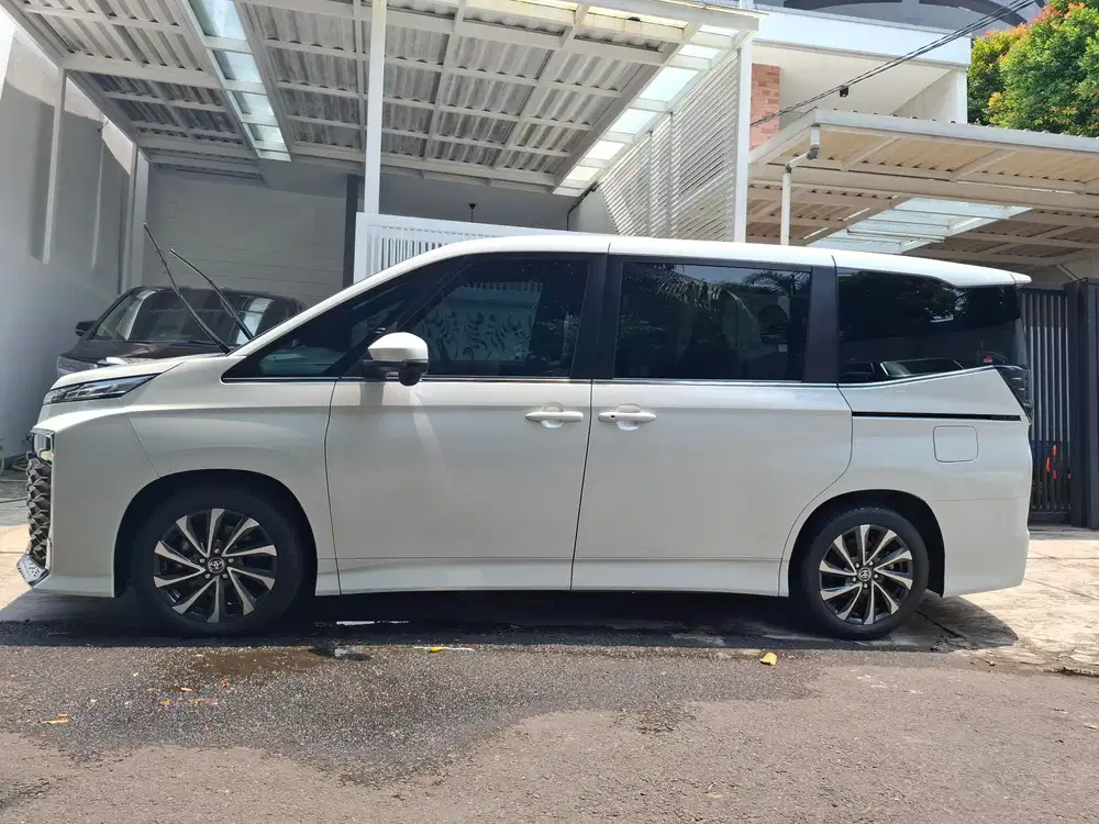 Toyota Voxy 2022 Bensin