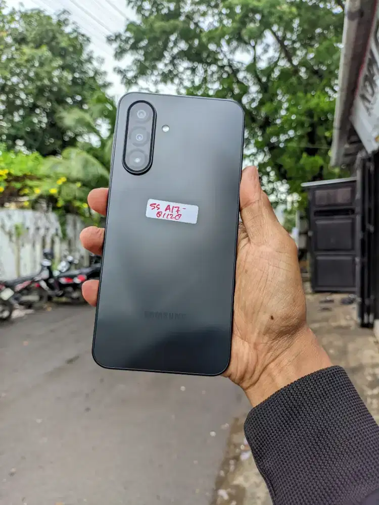 Samsung galaxy A17 4G ram 8/128GB lengkap mulus normal garansi resmi