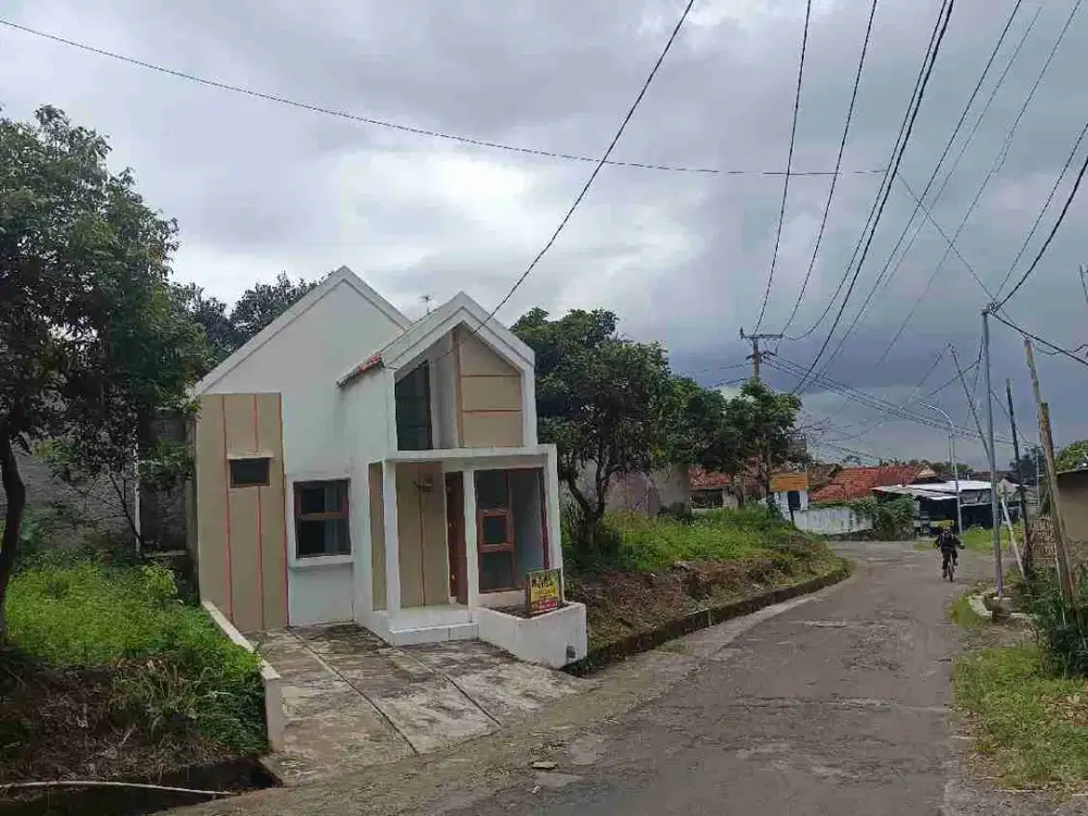 Rumah pinggir jalan di jalur wisata
