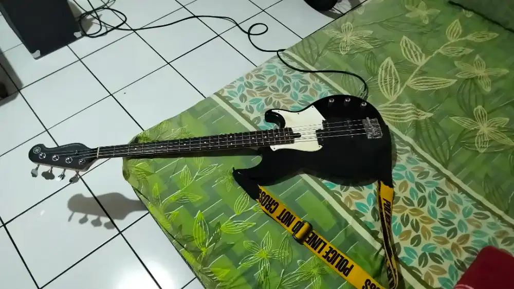 Bass YAMAHA BB234