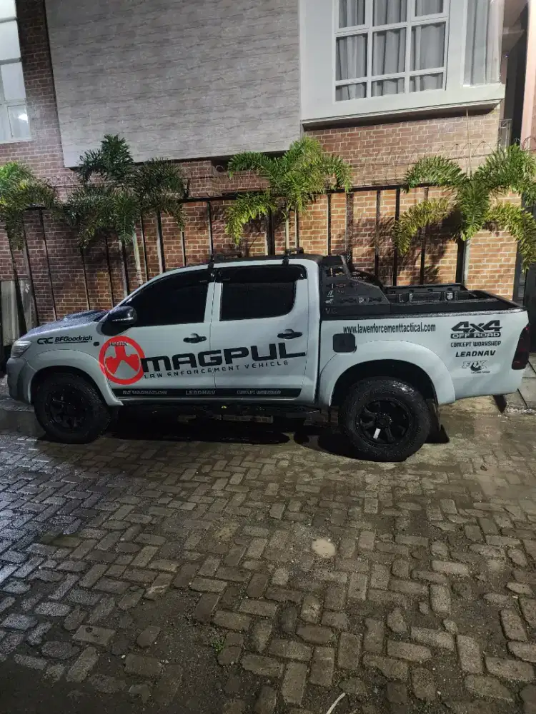 Toyota Hilux D-Cab 4x4 2.4 Diesel MT