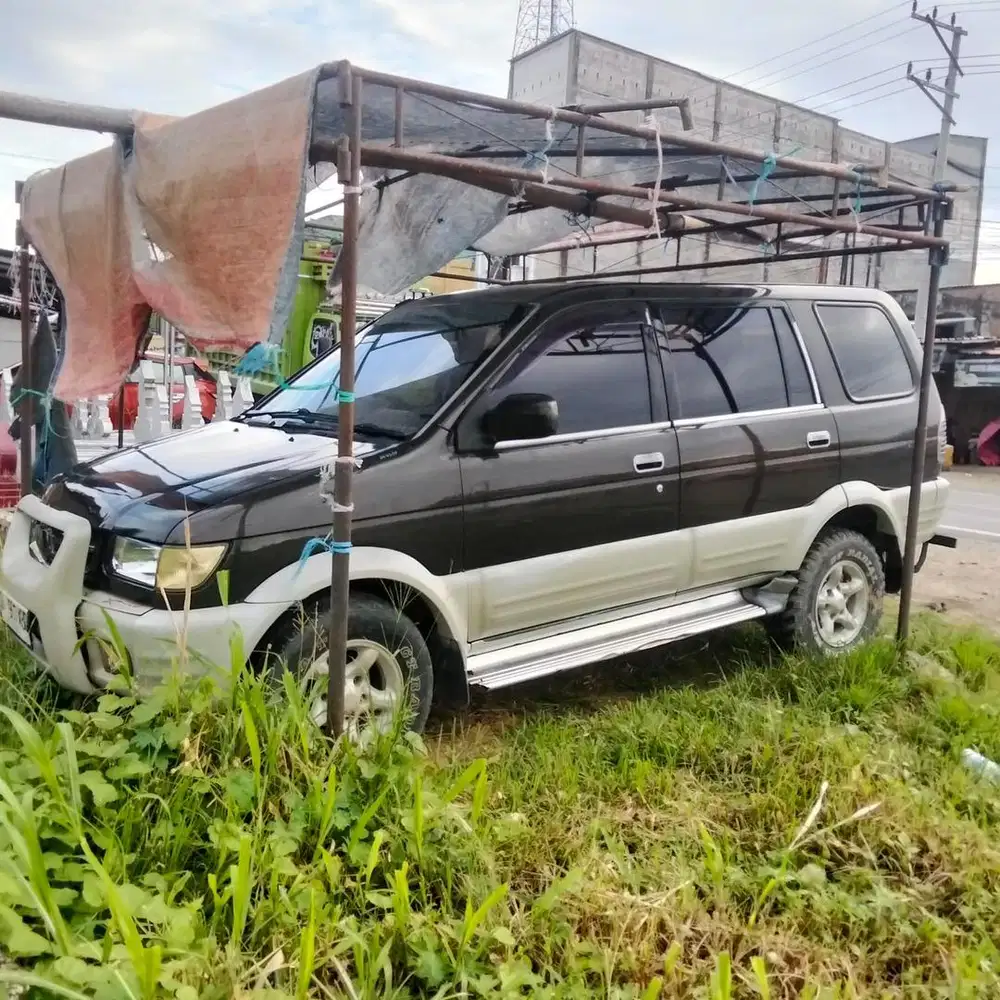 Mobil Bekas Panther Touring