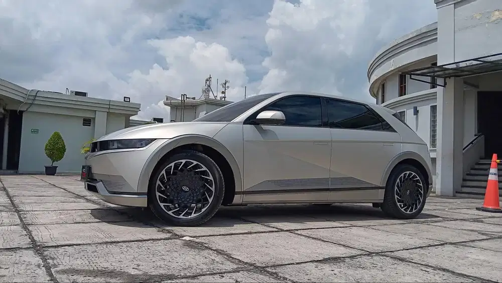 HYUNDAI IONIQ 5 SIGNATURE LONGRANGE,BLUELINK 2023,ANTIK KM 20RB RECORD