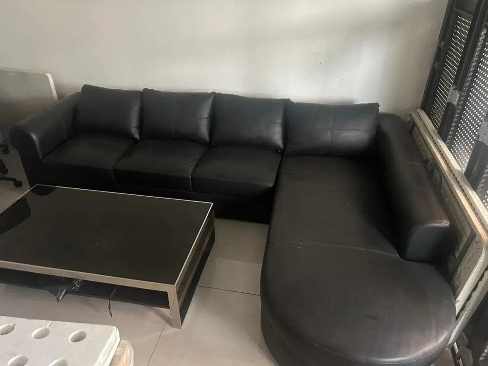 Sofa L semi kulit kondisi masoh sangnat bagus