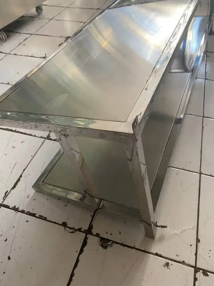 wallshelf 2 susun, uk 150x40x40,

Harga : 1jt, 
Stok 10 unit