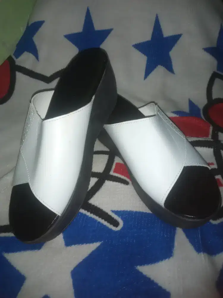 Sandal wanita lokal ya ukuran 38