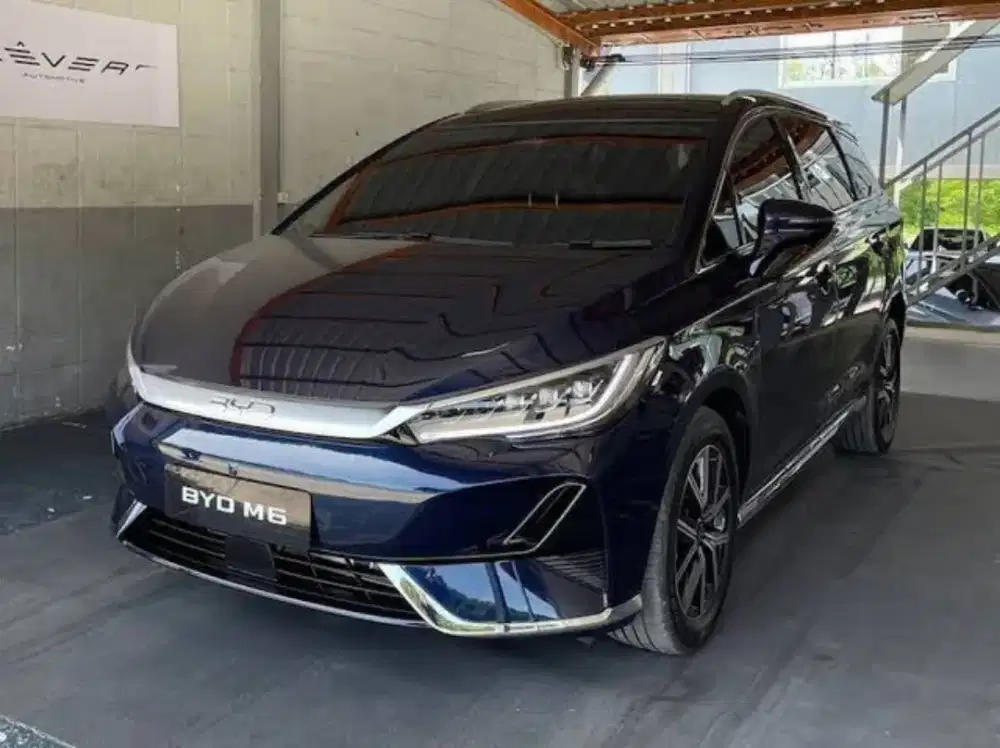 DISEWAKAN MOBIL BYD M6 + DRIVER