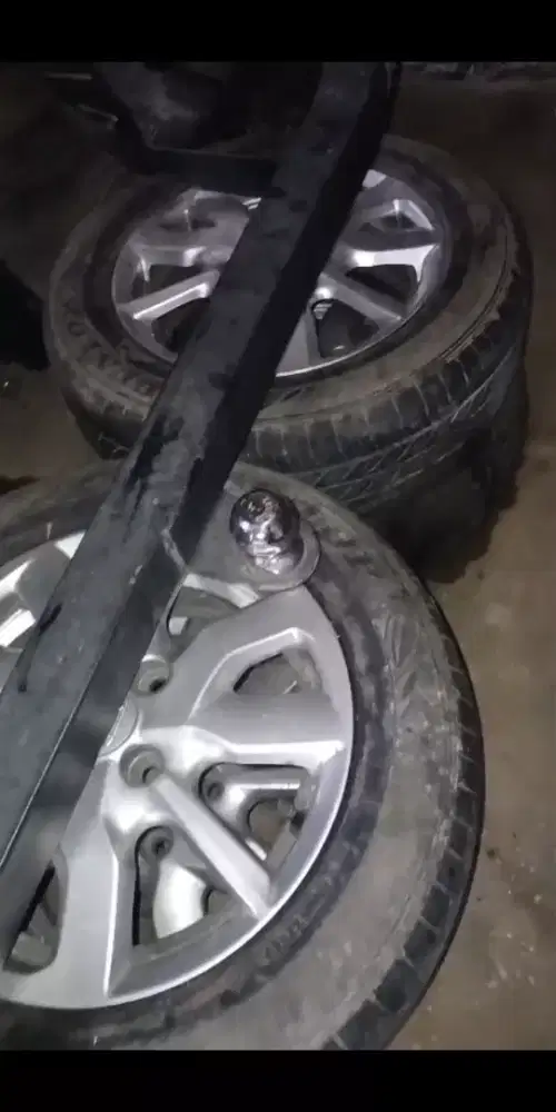 Di jual velg dan ban