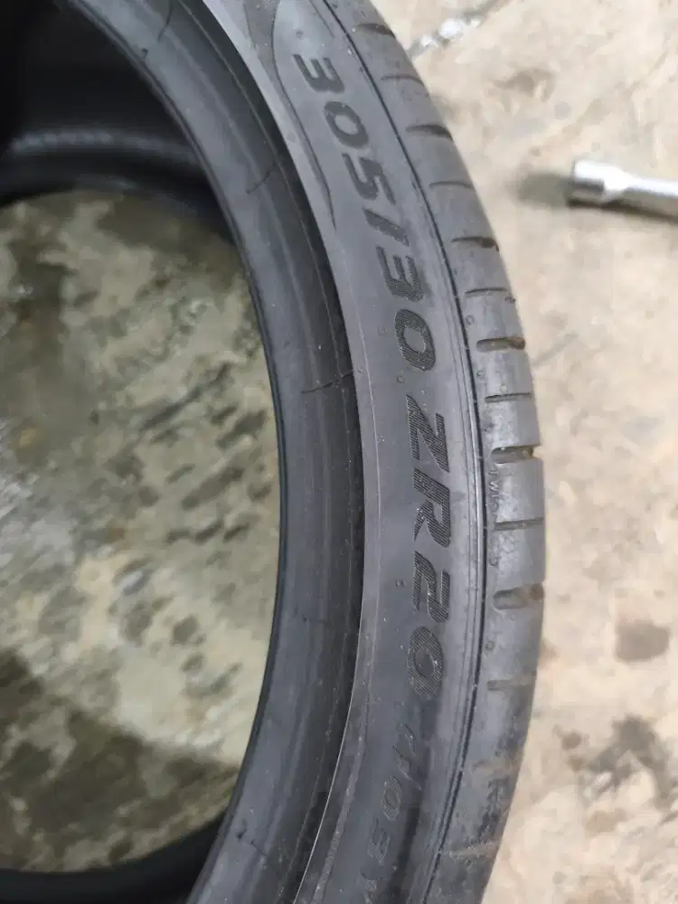 Pirelli pzero 305 30 R20