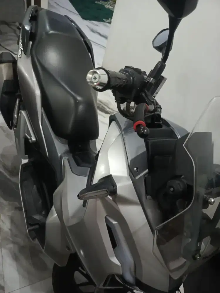 Honda ADV 150 Warna Silver Plat Tanggerang