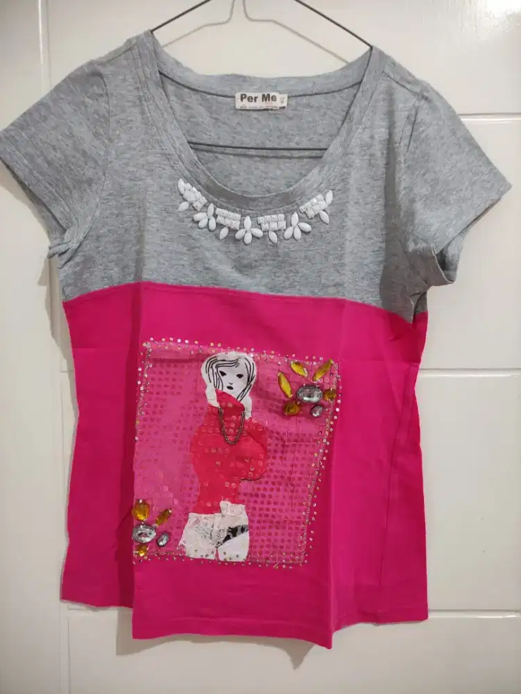 Preloved kaos wanita motif 3D blink