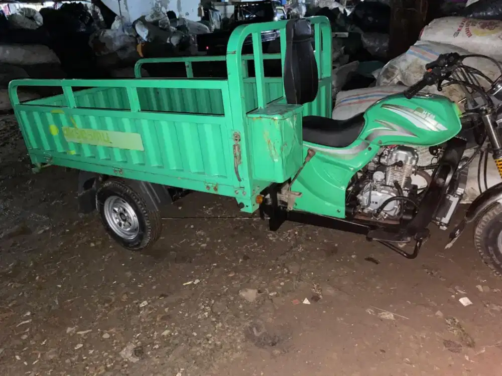 Motor roda 3 merek HTM gajah