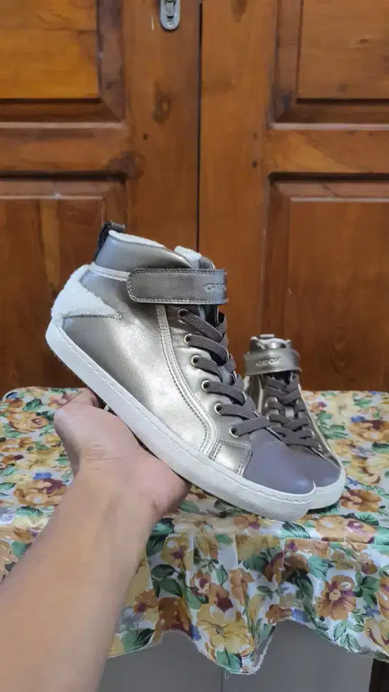 Sepatu geox j washiba