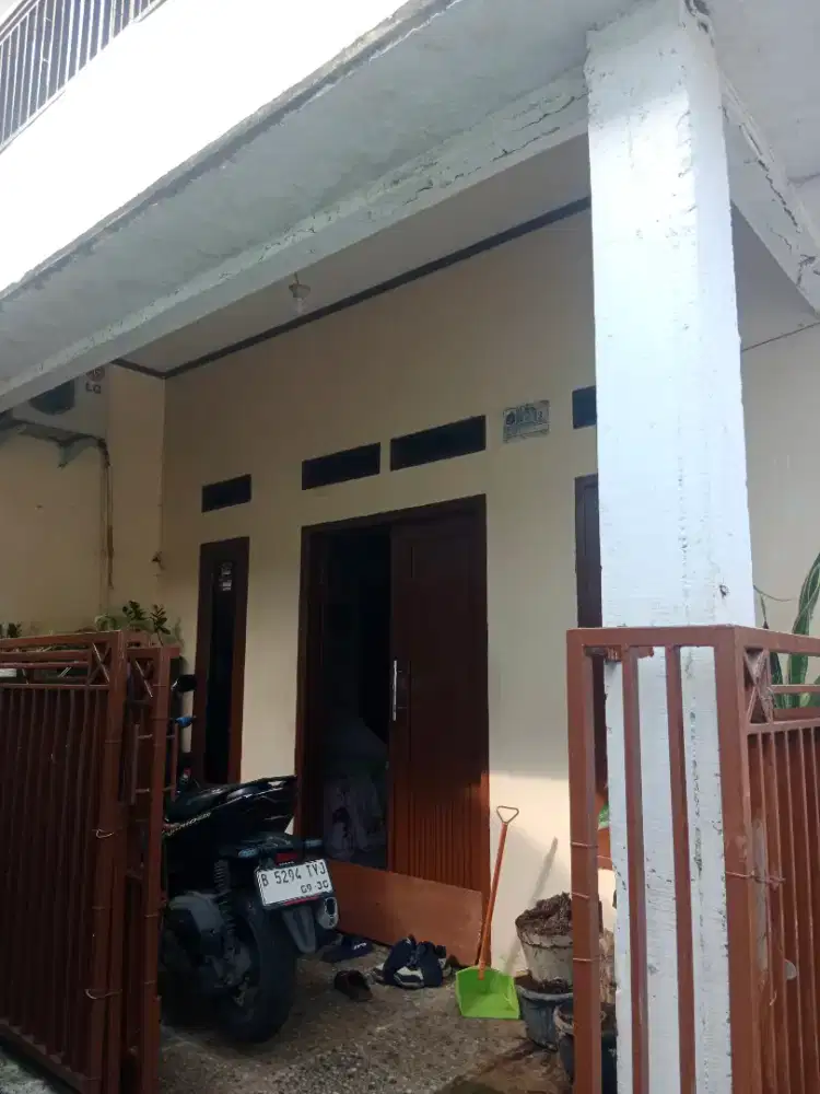 Rumah 2 lantai sangat strategis sekitar 3 menit ke stasiun Jatinegara