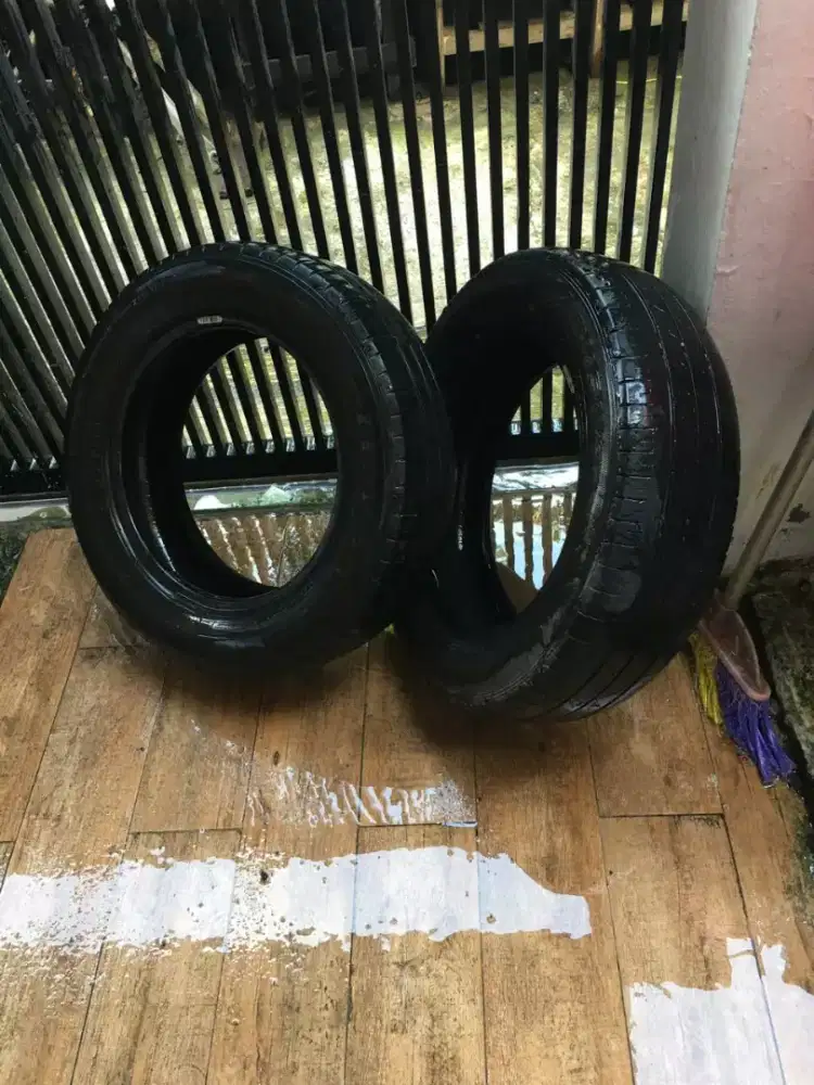 Ban mobil Brio bekas