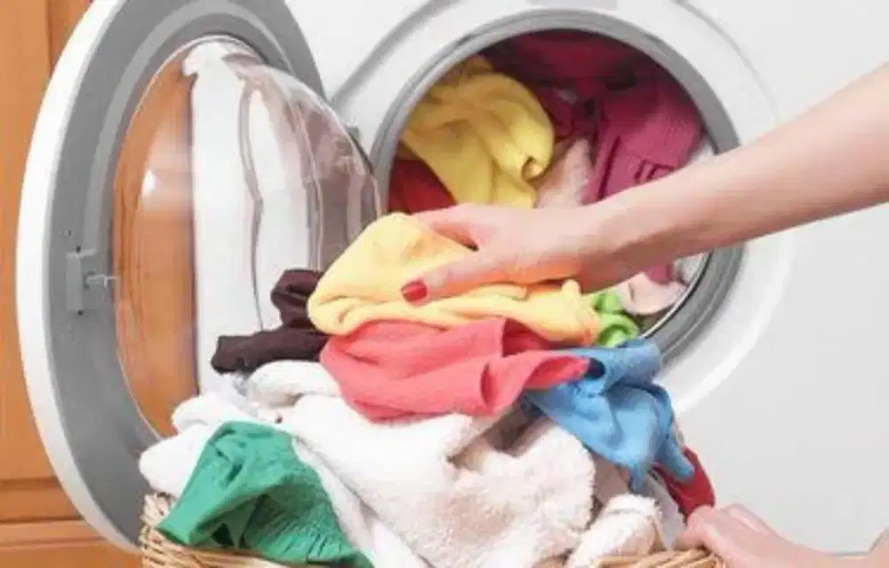 DI CARI ART WANITA ( hanya cuci baju )