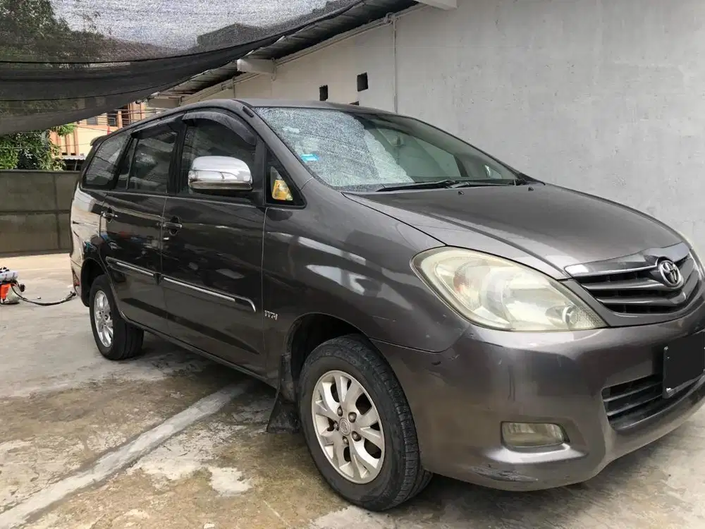 Toyota Kijang Innova 2010 Bensin