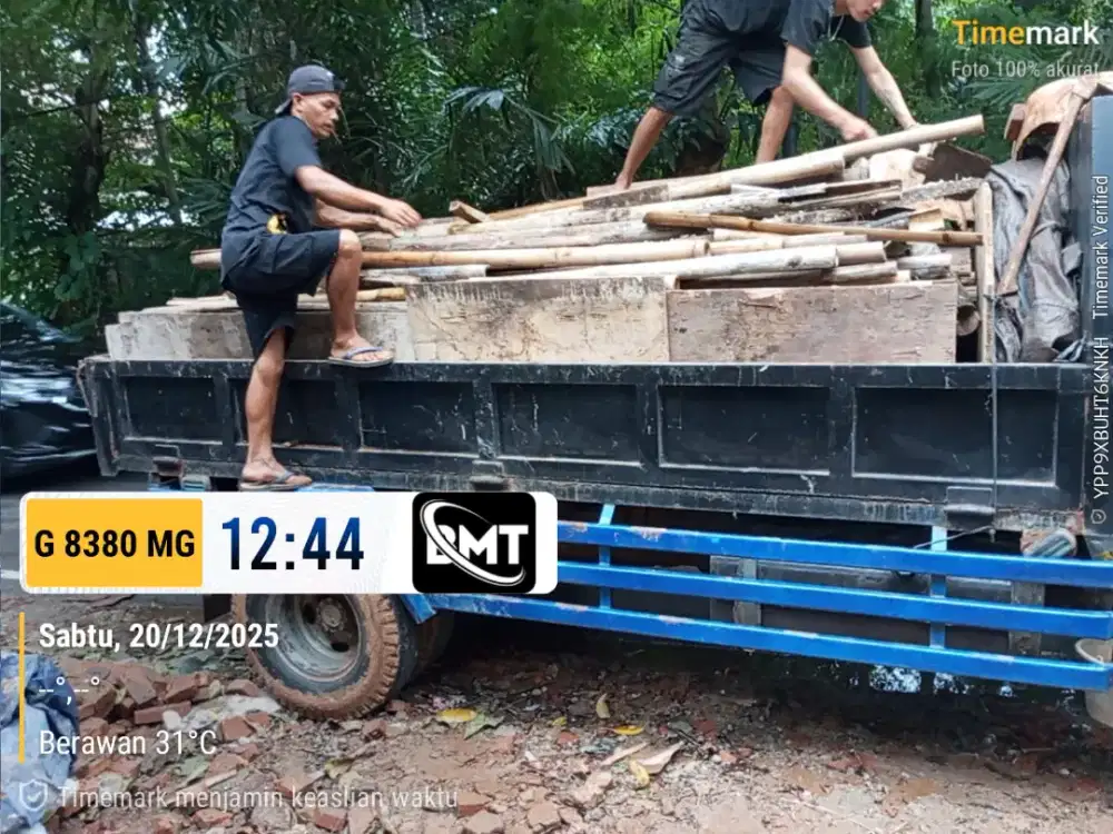 Jasa buang puing dan tanah