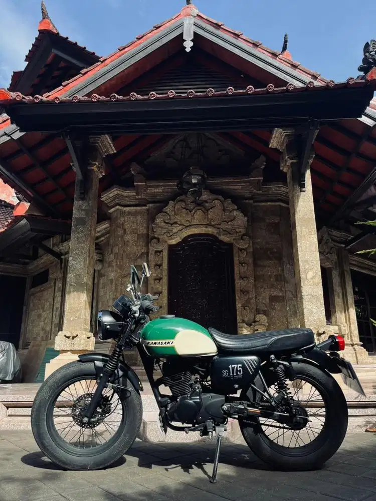 Kawasaki W175 smoke garage limited edition