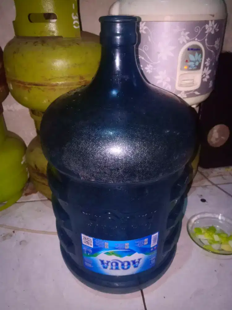 Galon Aqua layak pakai