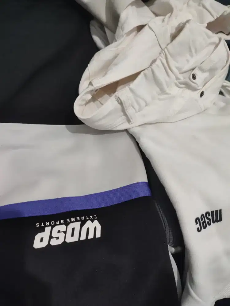 Beli swetter bonus celana baru