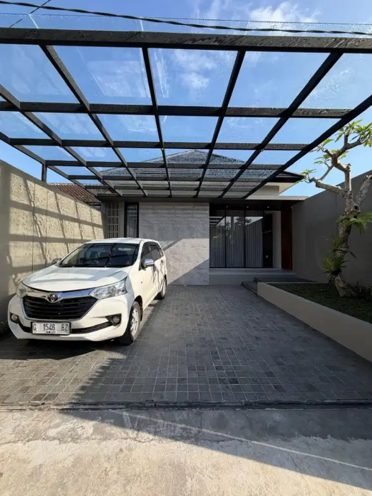 RUMAH BARU KONTEMPORER TANAH LUAS DI PURWOMARTANI