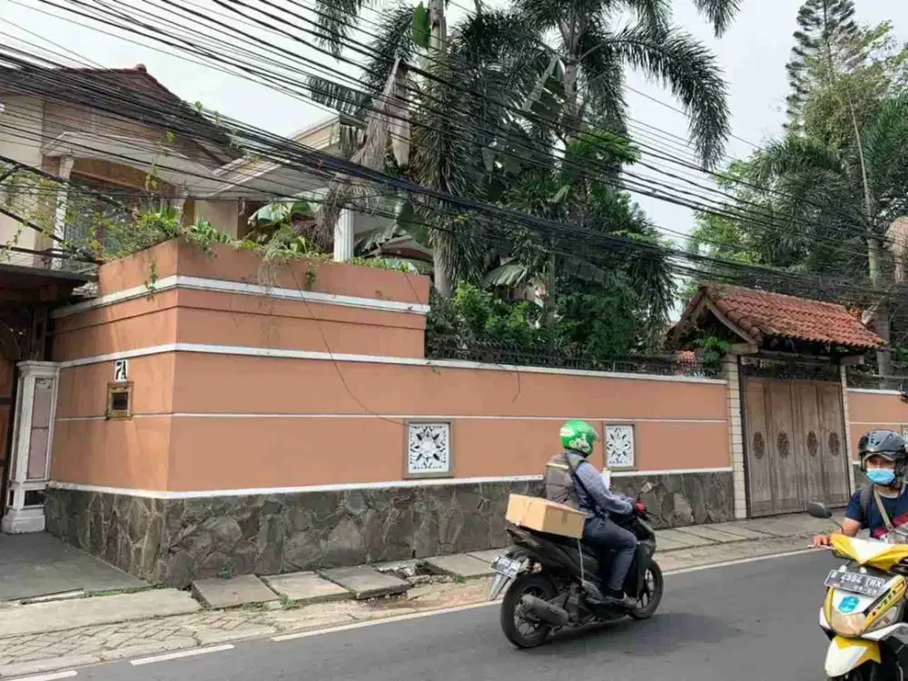 Rumah Mewah  Di bawah Njop Jakarta Selatan Area Pasar Minggu