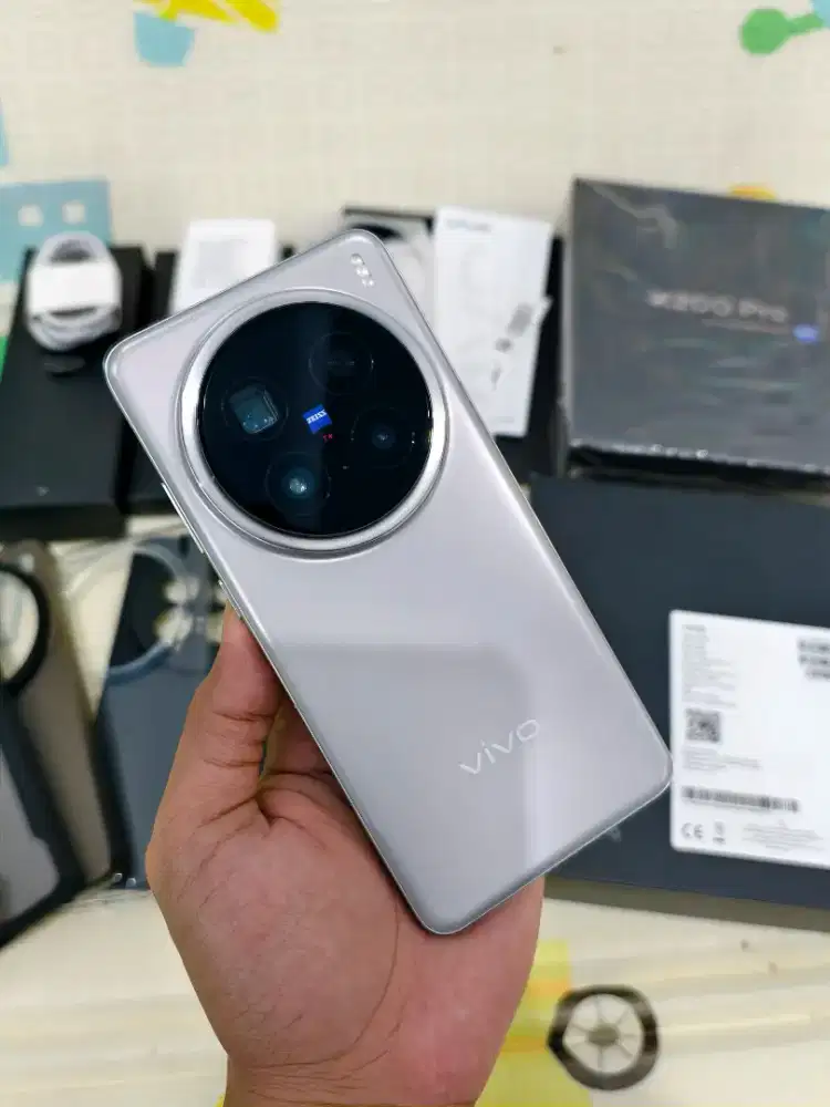 Vivo X200 Pro Titanium Silver Ram 16GB - 512GB Fullset