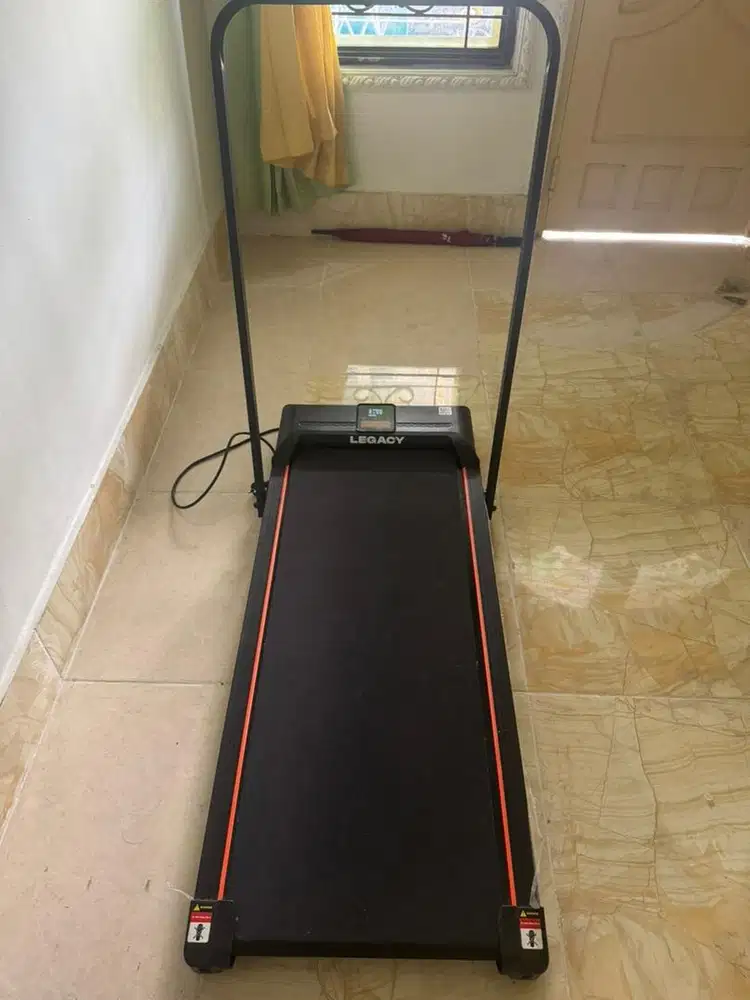 Treadmill alat olahraga