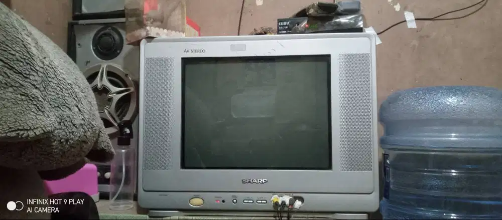 Tv Sharp. 14 inch kondisi minta ganti  aisy power,selebihnya bagus
