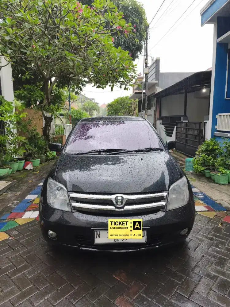 Jual mobil CBU Toyota Ist Hitam 2004 Matic 1500cc