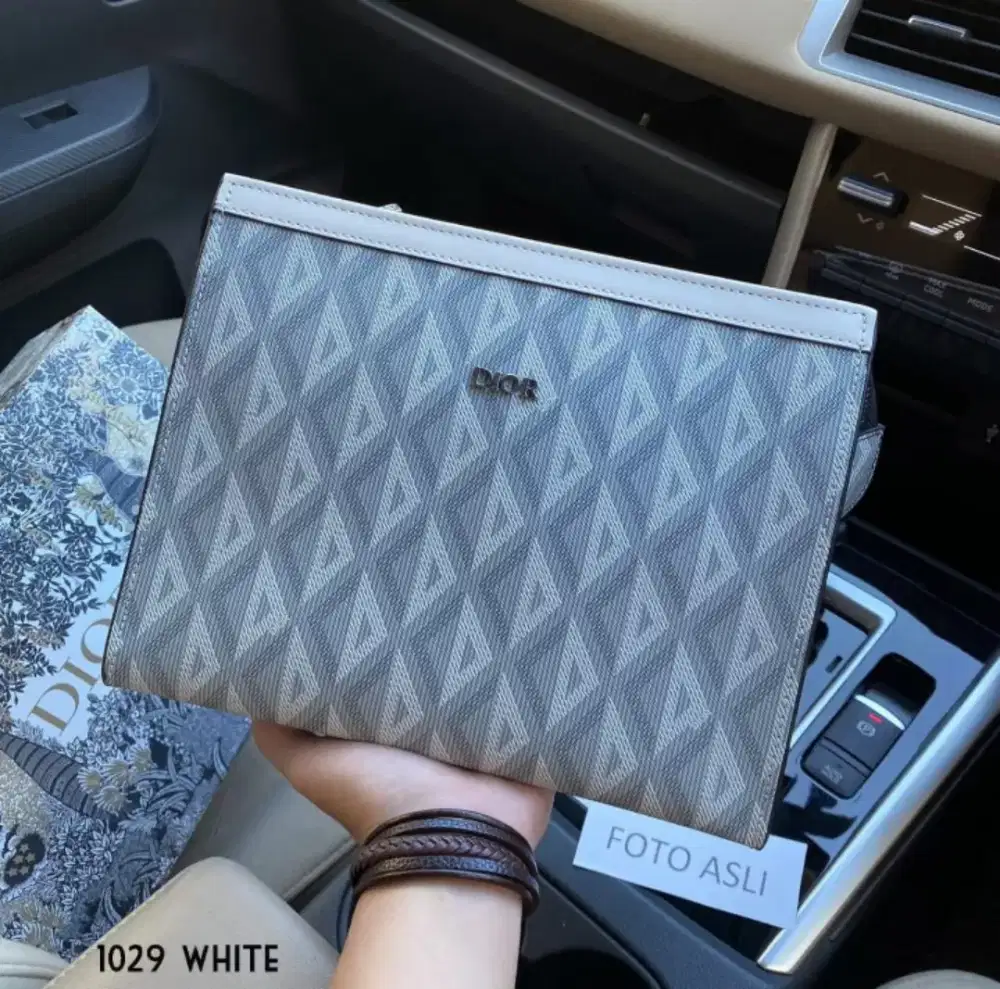 Clutch Dior motif unik