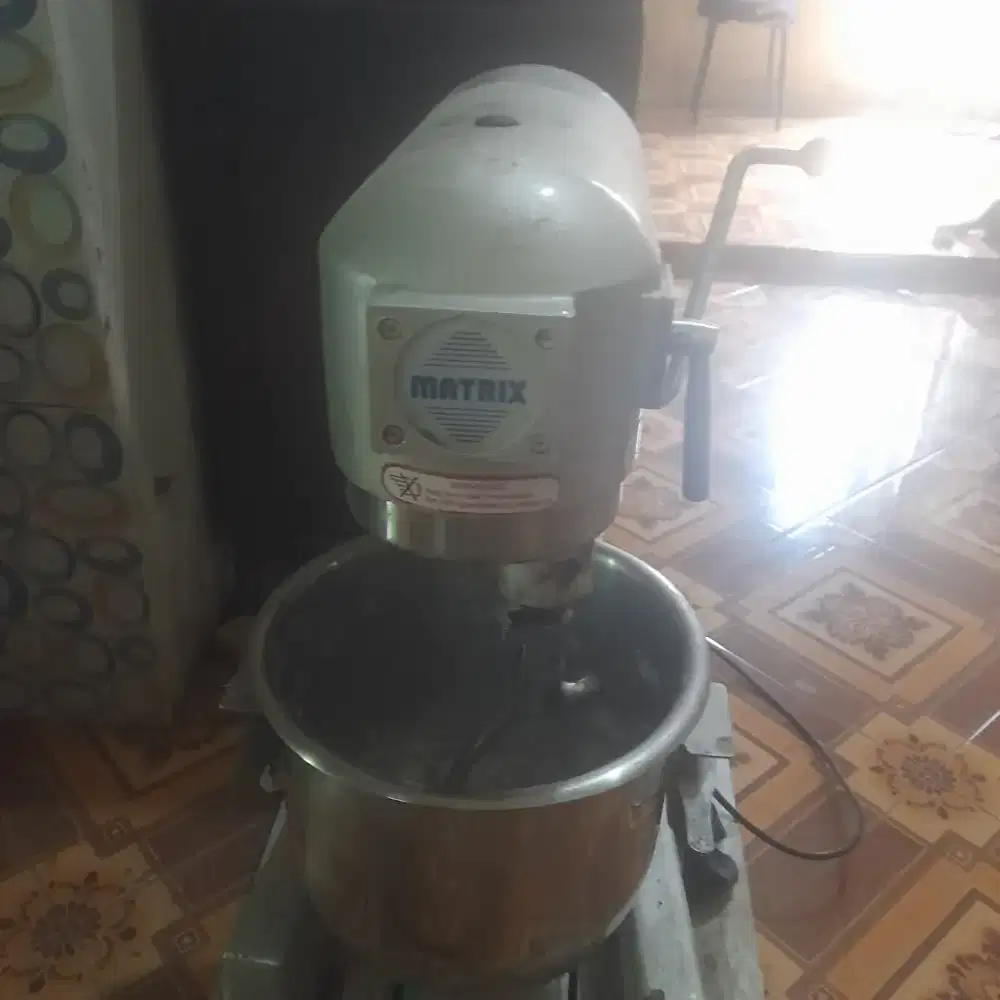 Mesin mixer pengaduk aduk adonan roti merk matrix