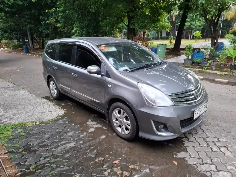 Nissan Grand Livina Ultimate 2013